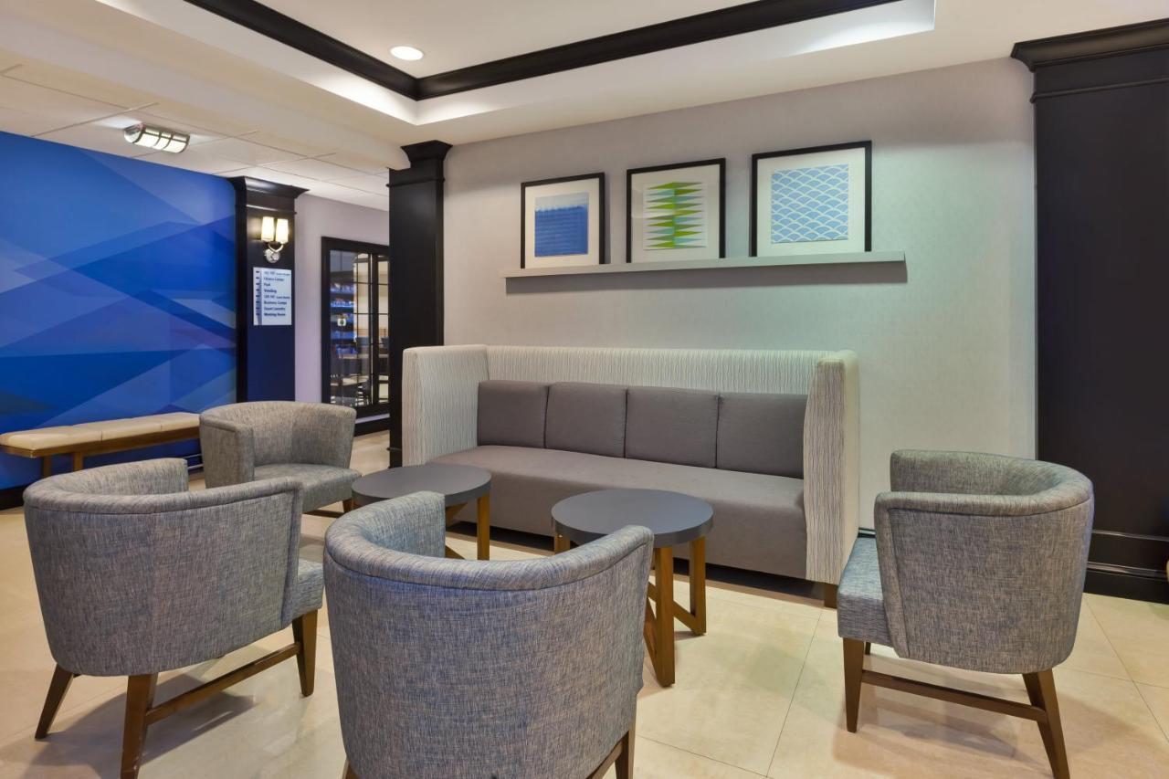 Holiday Inn Express Hotel & Suites Warminster-Horsham By Ihg Екстериор снимка