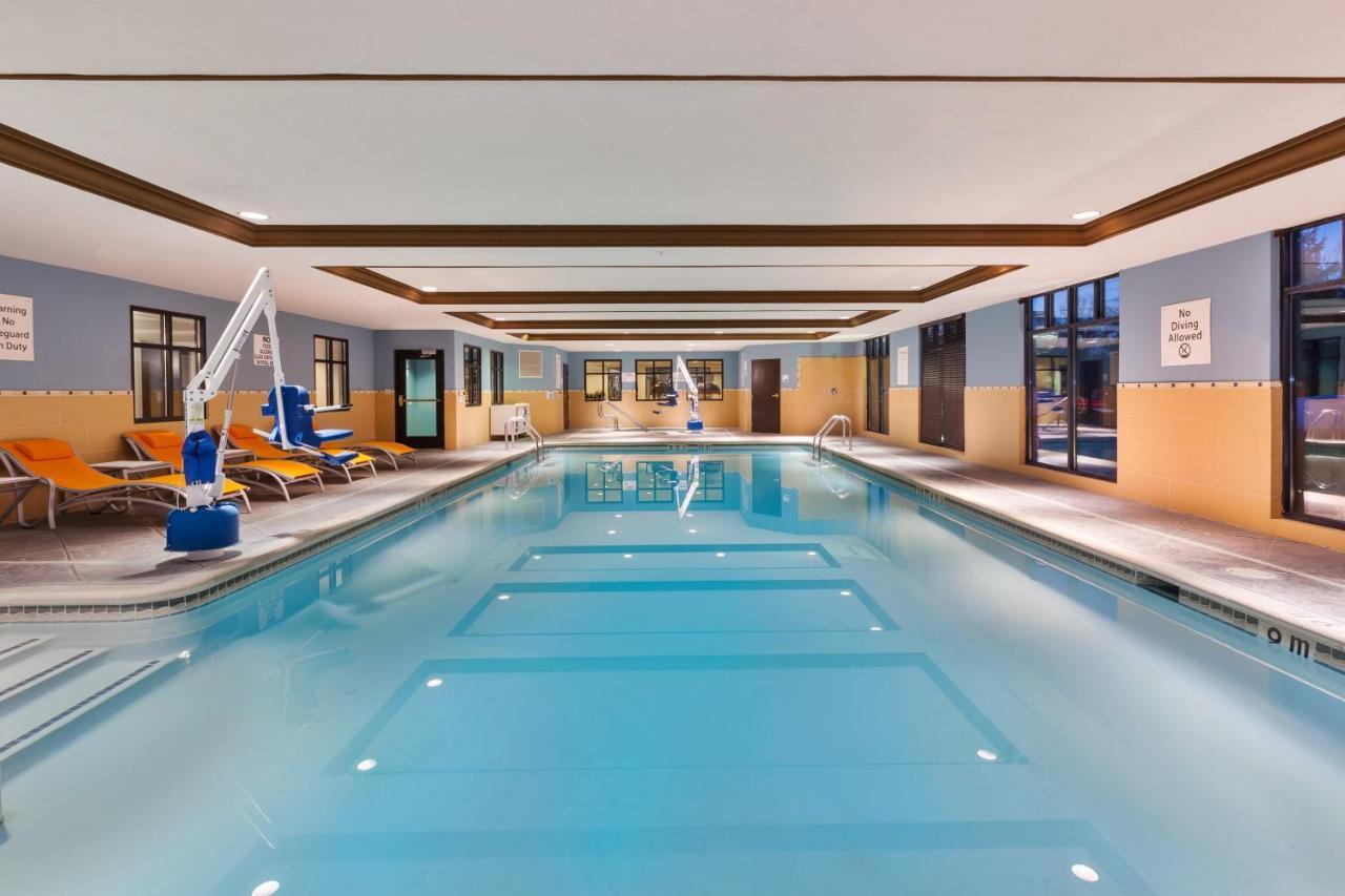 Holiday Inn Express Hotel & Suites Warminster-Horsham By Ihg Екстериор снимка