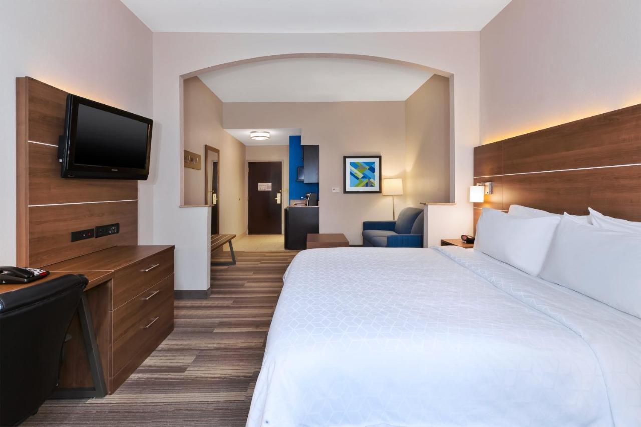 Holiday Inn Express Hotel & Suites Warminster-Horsham By Ihg Стая снимка