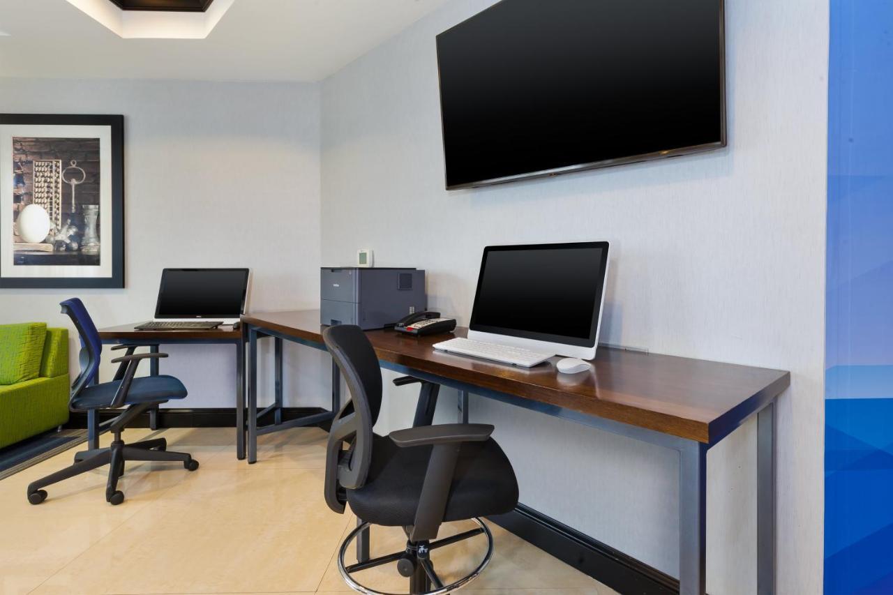 Holiday Inn Express Hotel & Suites Warminster-Horsham By Ihg Екстериор снимка