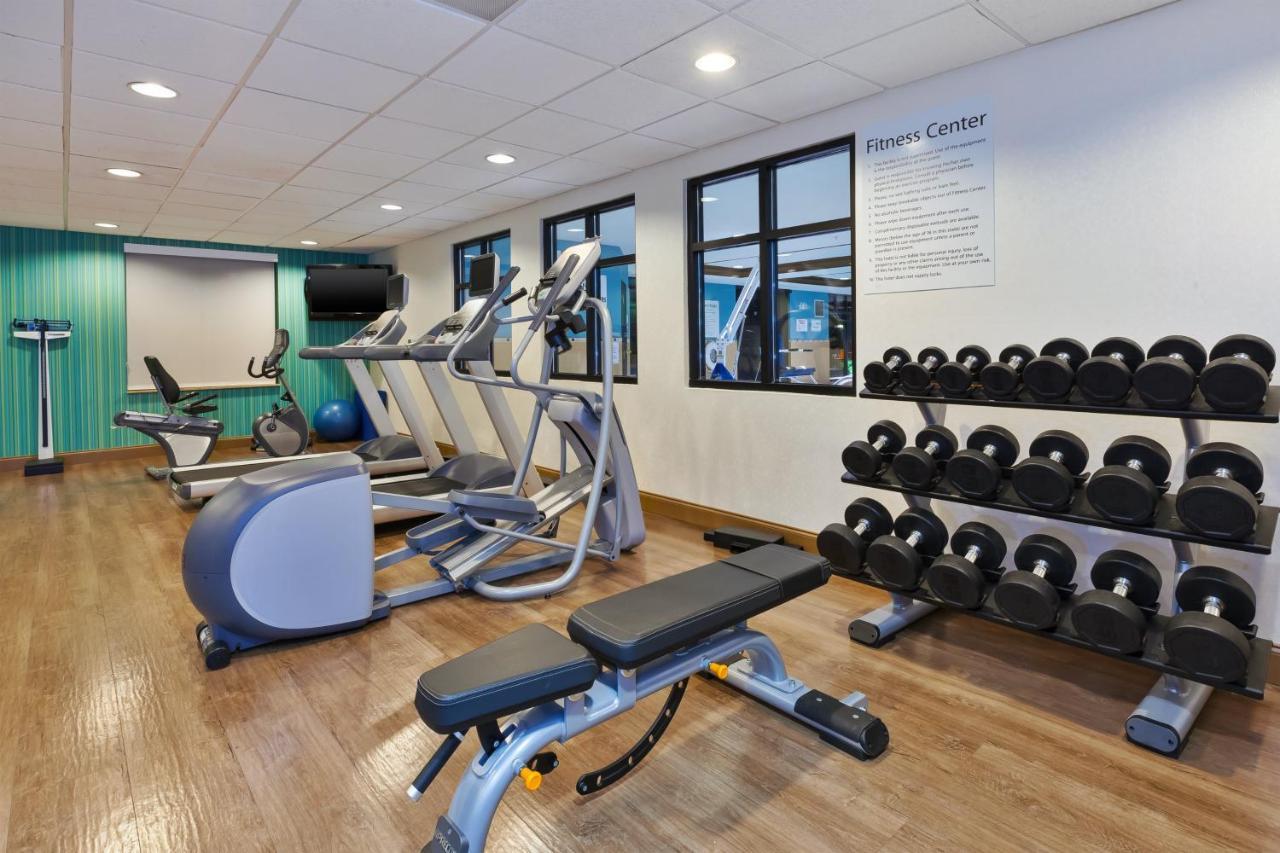 Holiday Inn Express Hotel & Suites Warminster-Horsham By Ihg Екстериор снимка