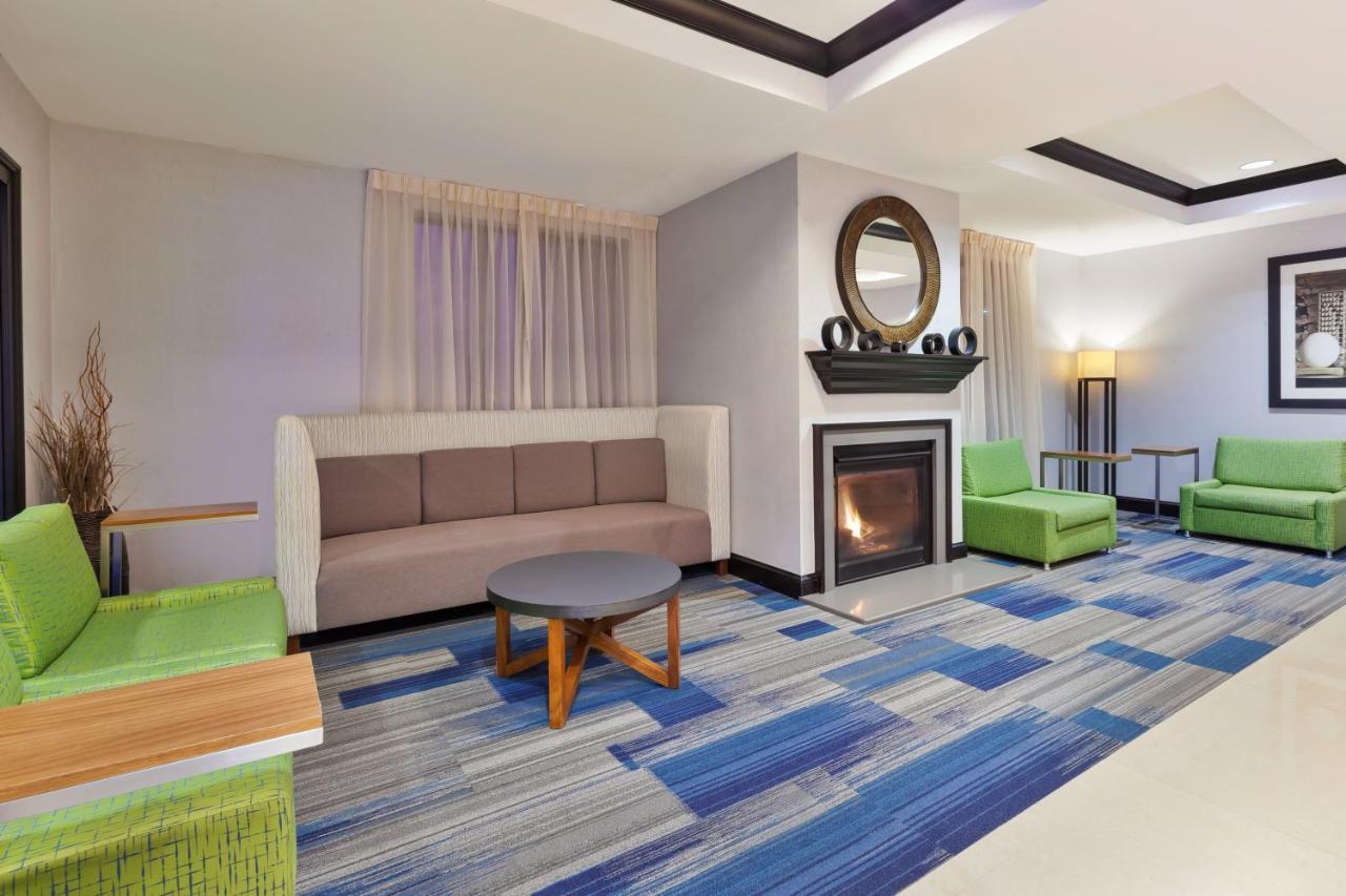 Holiday Inn Express Hotel & Suites Warminster-Horsham By Ihg Екстериор снимка