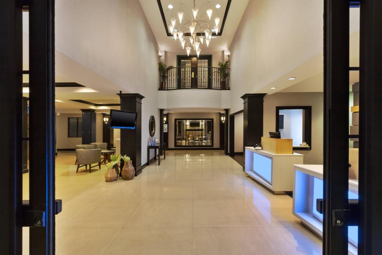 Holiday Inn Express Hotel & Suites Warminster-Horsham By Ihg Екстериор снимка