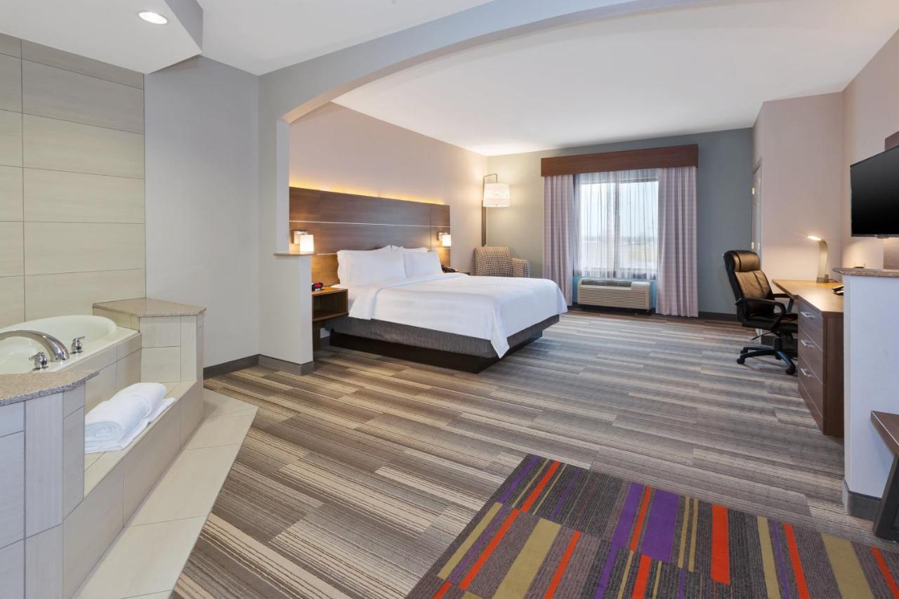 Holiday Inn Express Hotel & Suites Warminster-Horsham By Ihg Стая снимка
