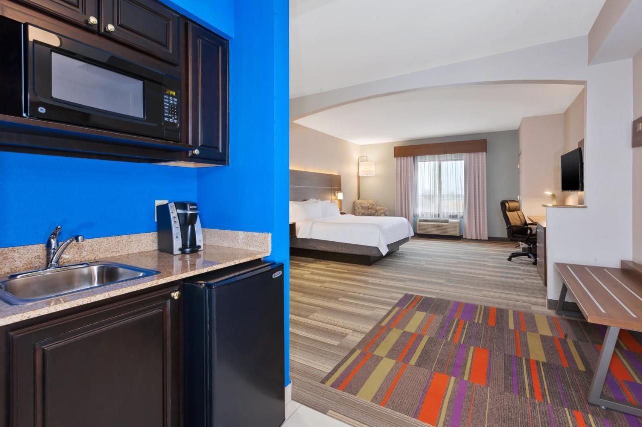 Holiday Inn Express Hotel & Suites Warminster-Horsham By Ihg Стая снимка