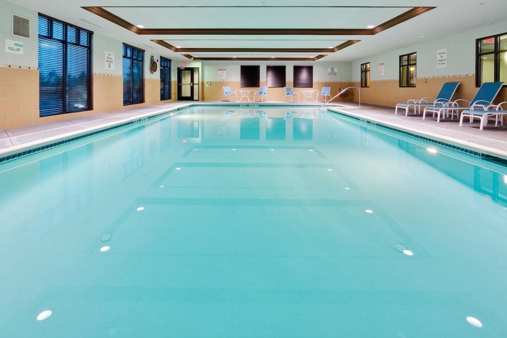 Holiday Inn Express Hotel & Suites Warminster-Horsham By Ihg Екстериор снимка