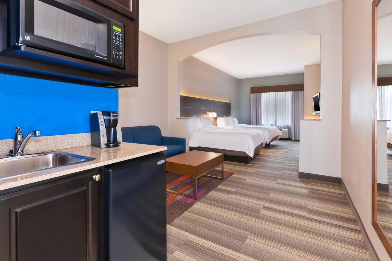 Holiday Inn Express Hotel & Suites Warminster-Horsham By Ihg Екстериор снимка