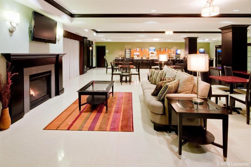 Holiday Inn Express Hotel & Suites Warminster-Horsham By Ihg Екстериор снимка
