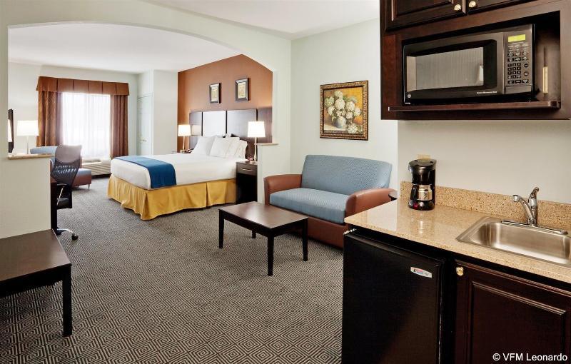 Holiday Inn Express Hotel & Suites Warminster-Horsham By Ihg Екстериор снимка