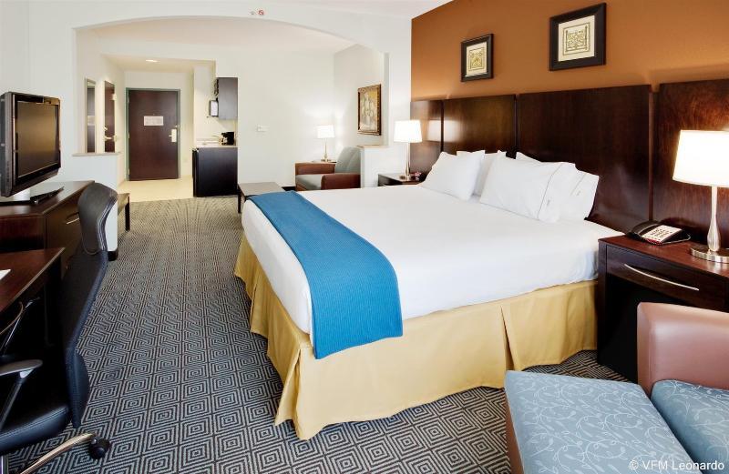 Holiday Inn Express Hotel & Suites Warminster-Horsham By Ihg Екстериор снимка