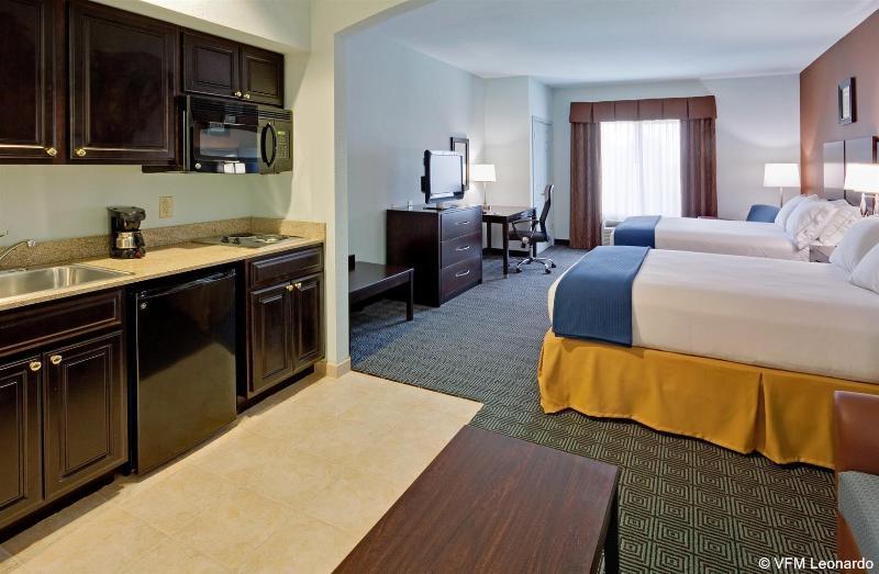 Holiday Inn Express Hotel & Suites Warminster-Horsham By Ihg Екстериор снимка