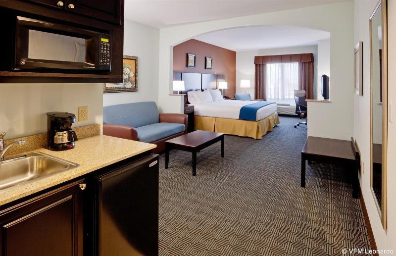 Holiday Inn Express Hotel & Suites Warminster-Horsham By Ihg Екстериор снимка