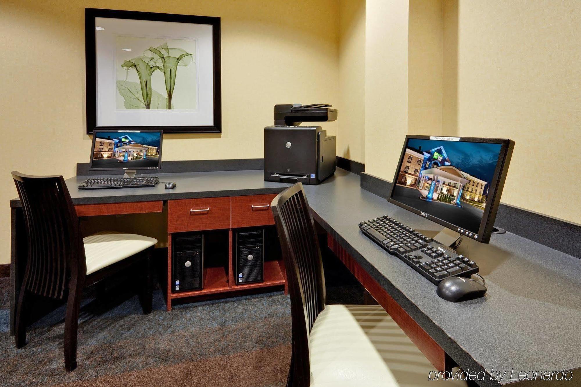 Holiday Inn Express Hotel & Suites Warminster-Horsham By Ihg Екстериор снимка